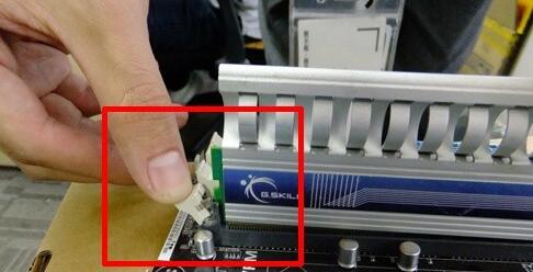 Win11電腦顯示屏無信號黑屏怎么辦？