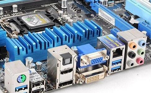 Win11電腦顯示屏無信號黑屏怎么辦？