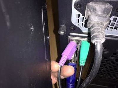 Win10開機后顯示器無信號怎么辦？