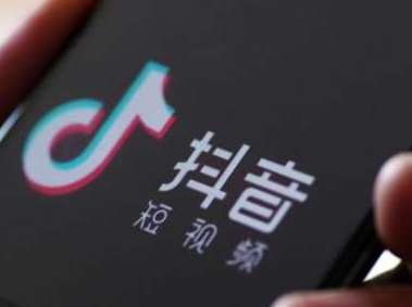 抖音巨長腿哈哈鏡如何拍攝 抖音拍攝巨長腿哈哈鏡的方法介紹