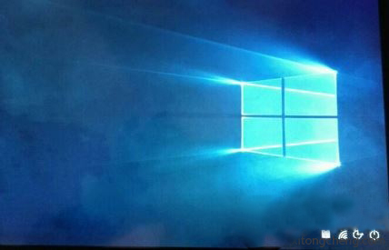 Win10開機后只顯示右下角4個圖標怎么辦？