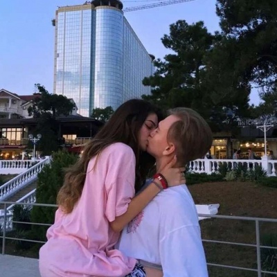 2019最新最全簡單大方微信情侶頭像大全分享