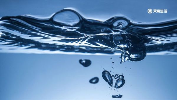 為什么水滴是圓形 水滴滴下去為什么是圓形的