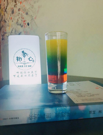 抖音敬自己六瓶酒圖片 敬六杯酒圖片分享