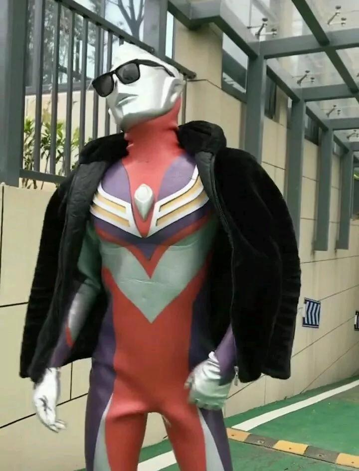 抖音奧特曼豪情在天圖片_豪情在天誰能與我爭鋒奧特曼表情包