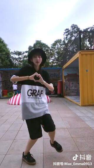 抖音散步舞怎么跳_抖音散步舞教學(xué)