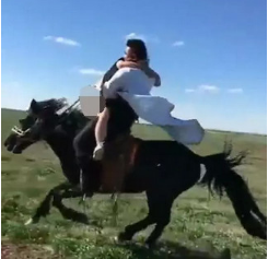 抖音黑馬門是怎么回事？抖音黑馬門是什么？