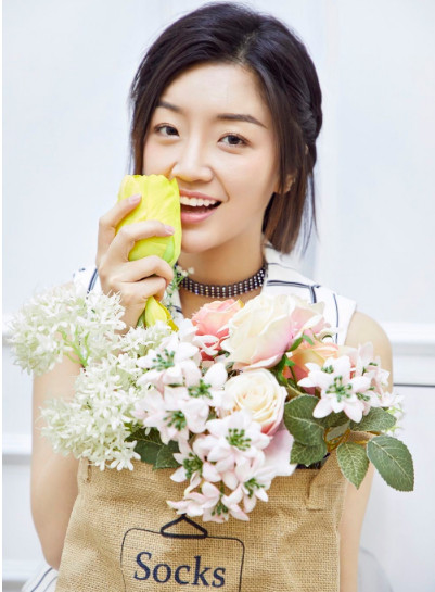 抖音一半我很燦爛一半又很孤單是什么歌 歌詞歌曲分享