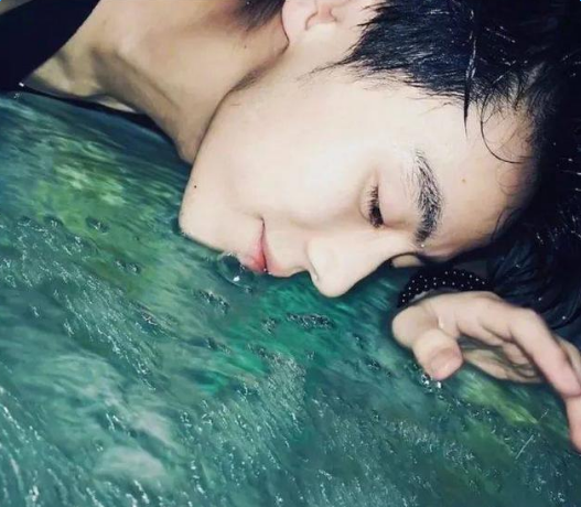 抖音水盆拍照反差色怎么玩_水盆閃光燈反差色拍照教程【圖】