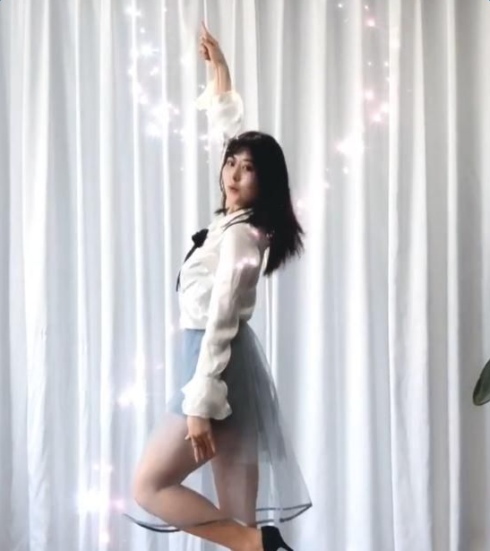 抖音化妝騎摩托摘星星歌曲叫什么_歌詞分享