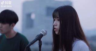 抖音上唱偶遇在沙漠的女生是誰_抖音唱偶遇在沙漠的女生個人資料