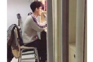 抖音紙短情長(zhǎng)是誰唱的？抖音紙短情長(zhǎng)宿舍男生版分享