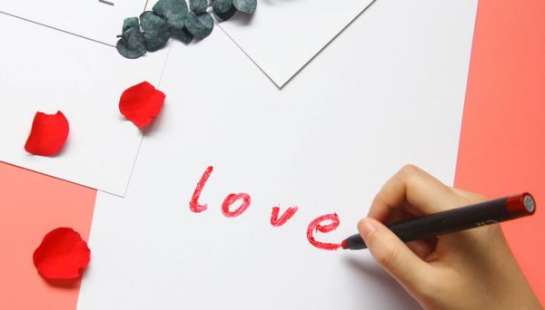 收到老公禮物怎么發朋友圈 收到老公禮物發朋友圈